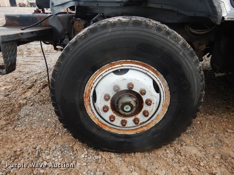 image for item DJ4865 1990 Ford F800  bucket truck