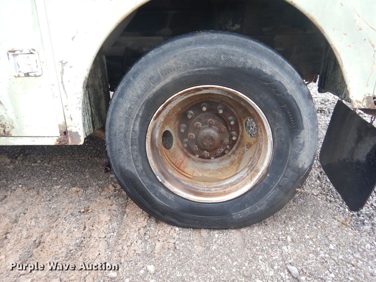 image for item DJ4865 1990 Ford F800  bucket truck