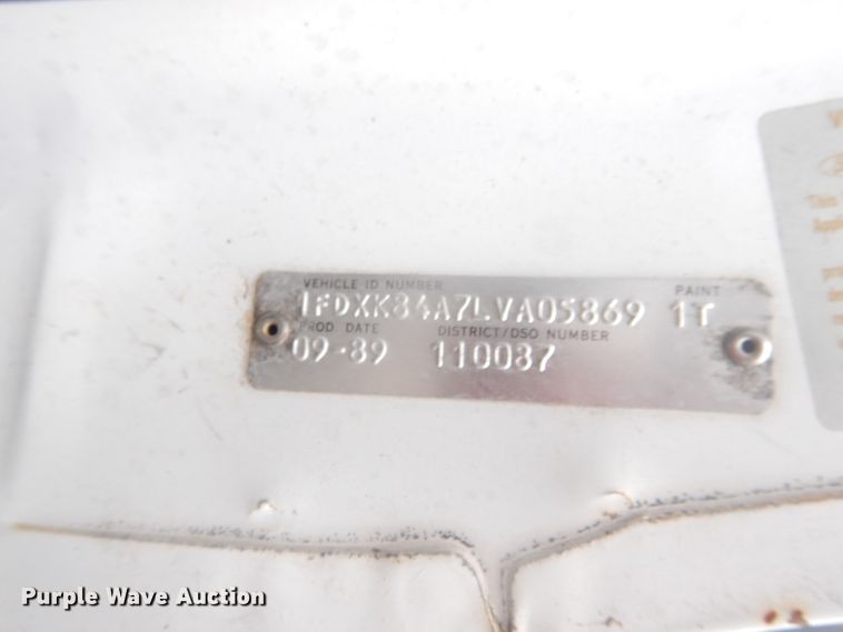 image for item DJ4865 1990 Ford F800  bucket truck