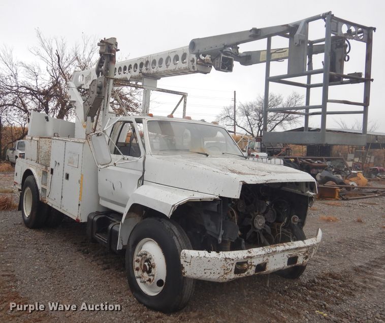 image for item DJ4866 1985 Ford F800  bucket truck
