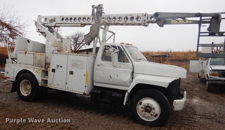 image for item DJ4866 1985 Ford F800  bucket truck