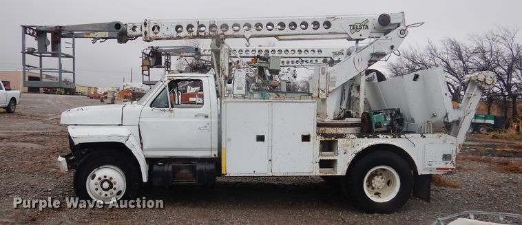 image for item DJ4866 1985 Ford F800  bucket truck