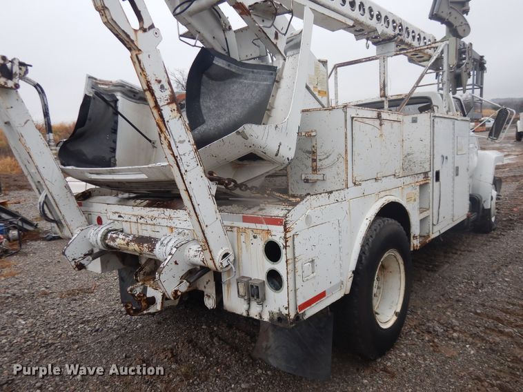 image for item DJ4866 1985 Ford F800  bucket truck