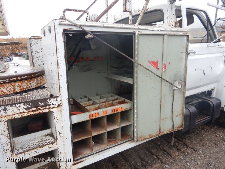 image for item DJ4866 1985 Ford F800  bucket truck