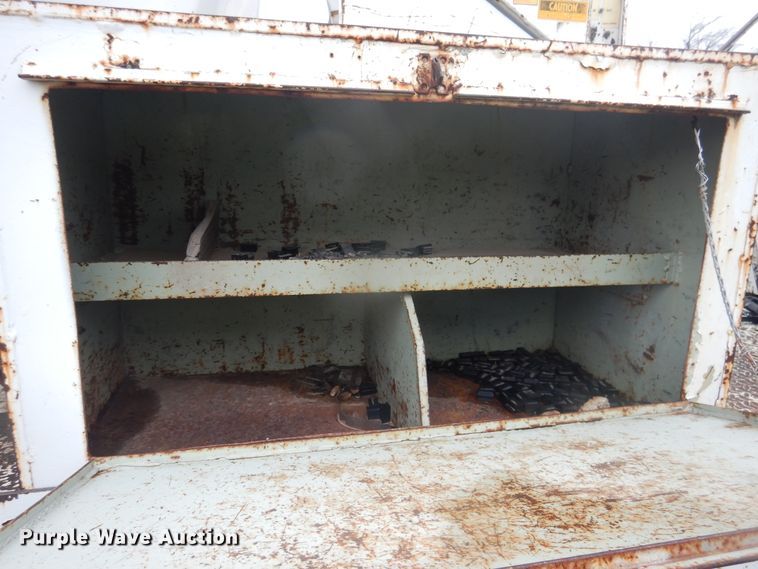 image for item DJ4866 1985 Ford F800  bucket truck