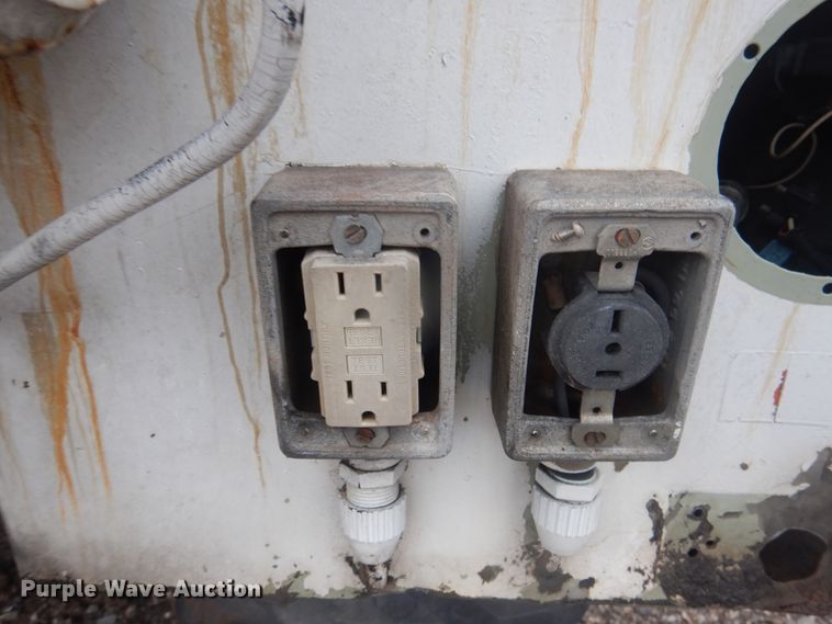 image for item DJ4866 1985 Ford F800  bucket truck