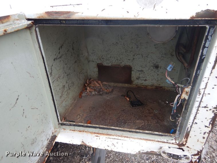 image for item DJ4866 1985 Ford F800  bucket truck