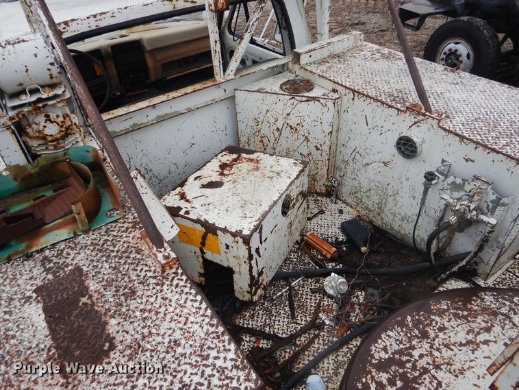 image for item DJ4866 1985 Ford F800  bucket truck