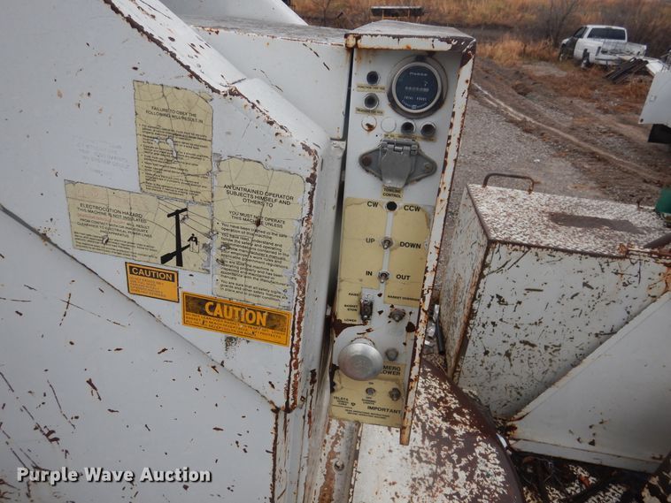 image for item DJ4866 1985 Ford F800  bucket truck