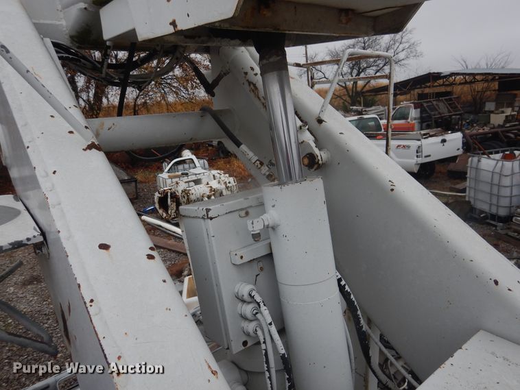 image for item DJ4866 1985 Ford F800  bucket truck