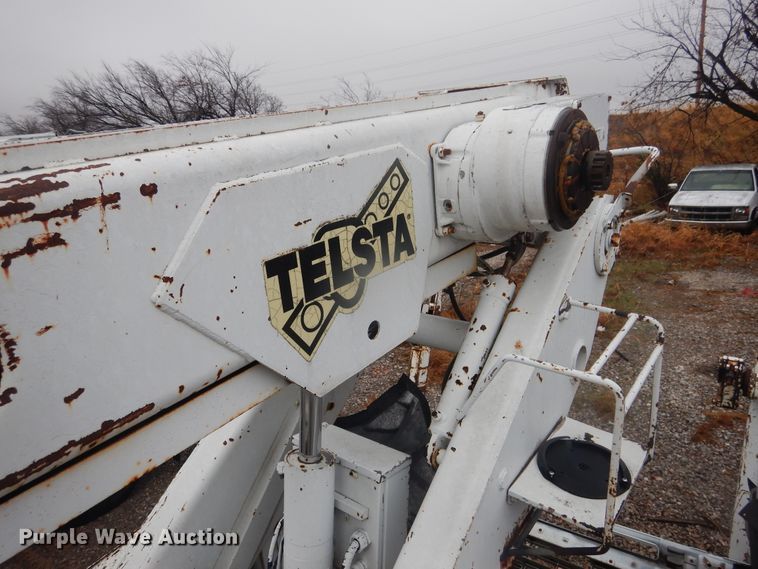 image for item DJ4866 1985 Ford F800  bucket truck