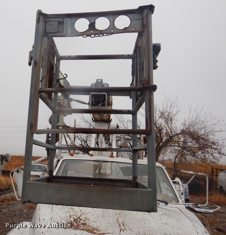 image for item DJ4866 1985 Ford F800  bucket truck