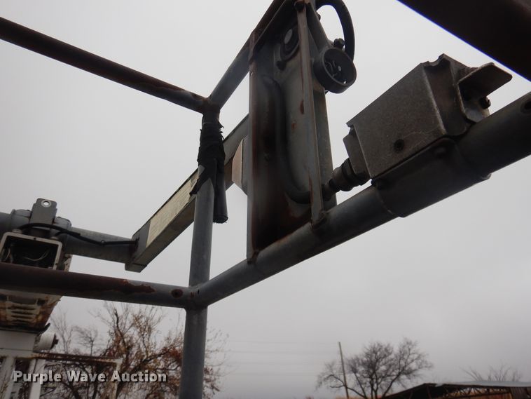 image for item DJ4866 1985 Ford F800  bucket truck