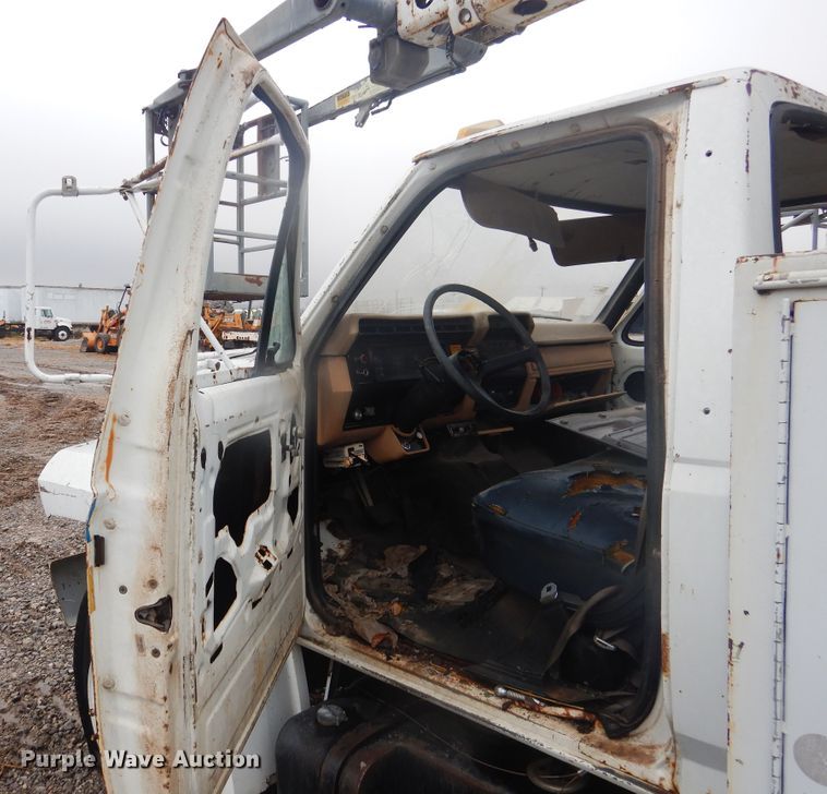 image for item DJ4866 1985 Ford F800  bucket truck