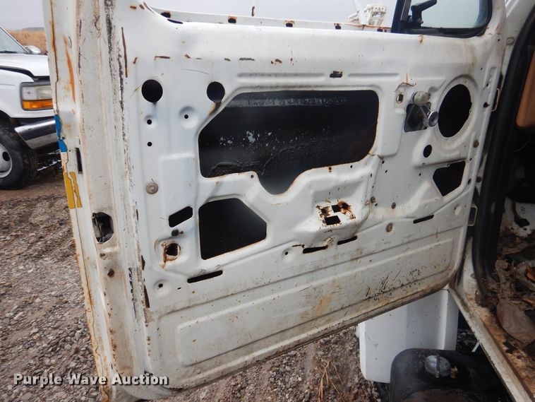 image for item DJ4866 1985 Ford F800  bucket truck