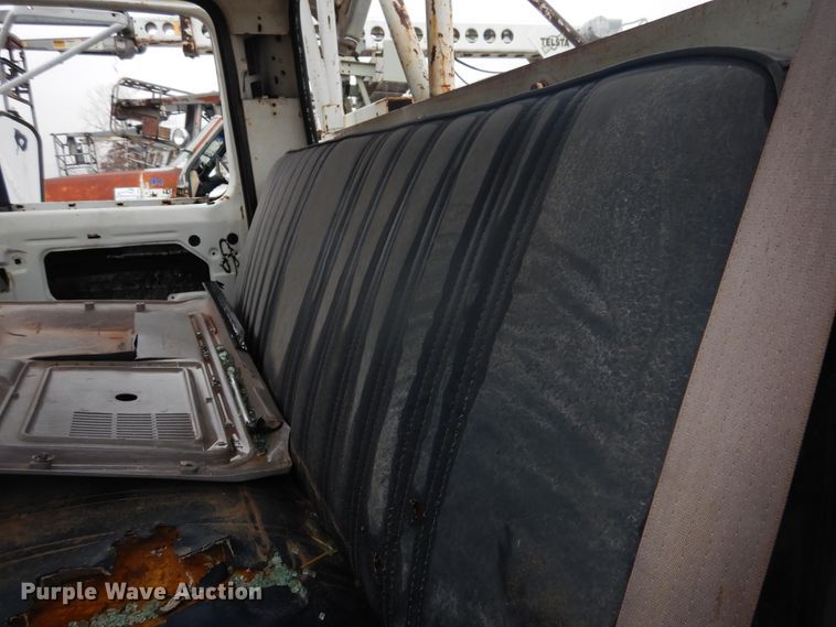 image for item DJ4866 1985 Ford F800  bucket truck