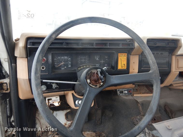 image for item DJ4866 1985 Ford F800  bucket truck