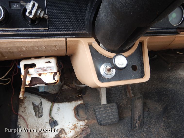 image for item DJ4866 1985 Ford F800  bucket truck