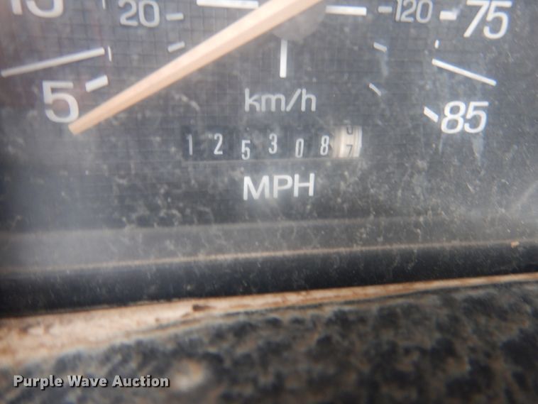 image for item DJ4866 1985 Ford F800  bucket truck