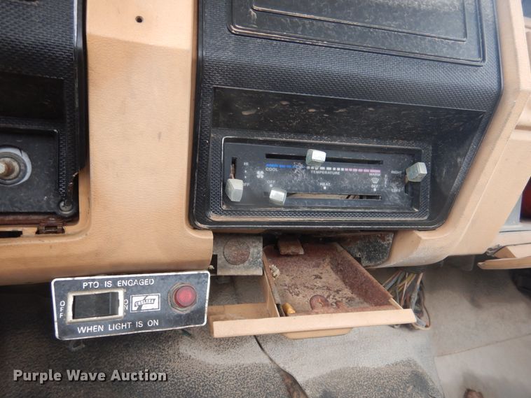 image for item DJ4866 1985 Ford F800  bucket truck