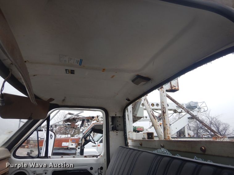 image for item DJ4866 1985 Ford F800  bucket truck