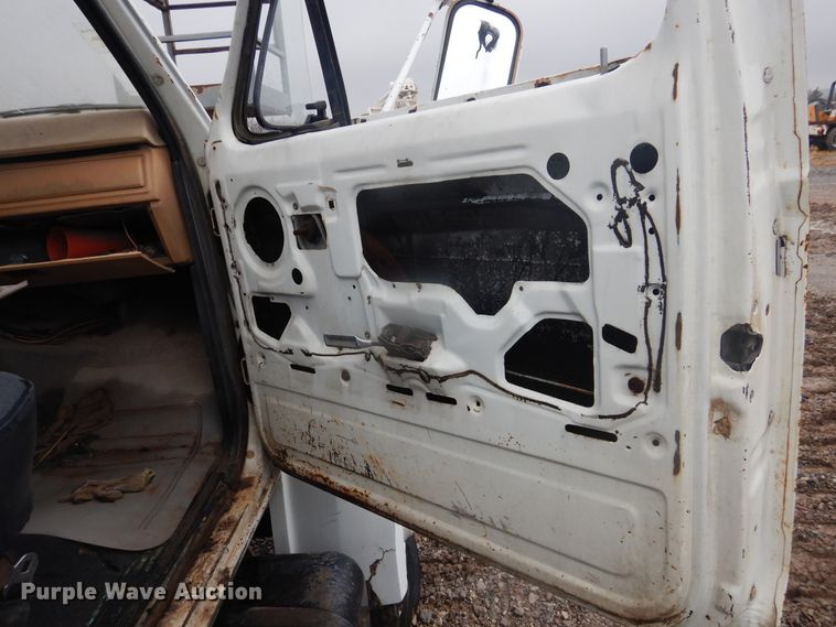 image for item DJ4866 1985 Ford F800  bucket truck