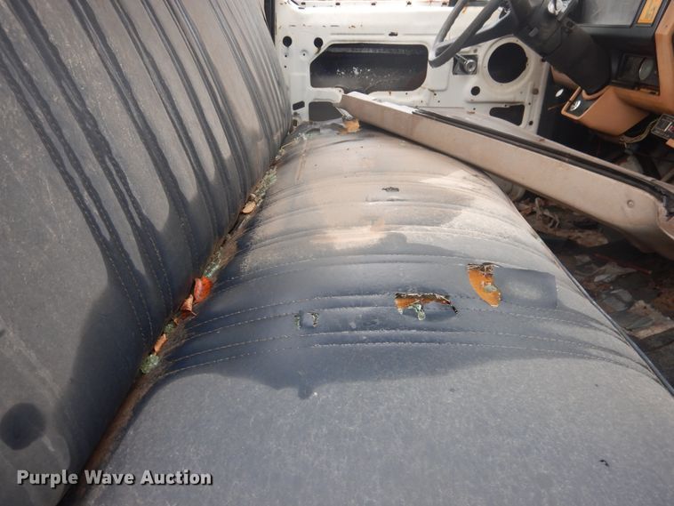 image for item DJ4866 1985 Ford F800  bucket truck