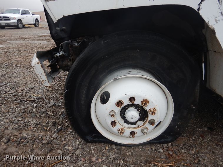 image for item DJ4866 1985 Ford F800  bucket truck