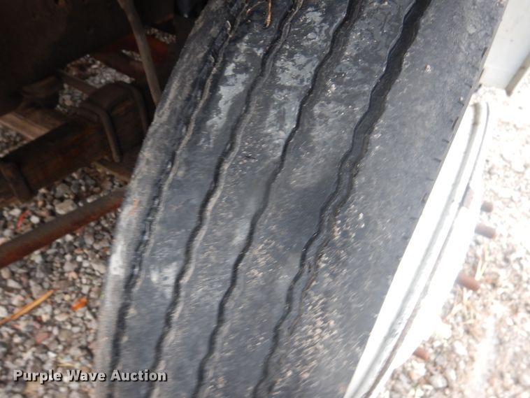 image for item DJ4866 1985 Ford F800  bucket truck