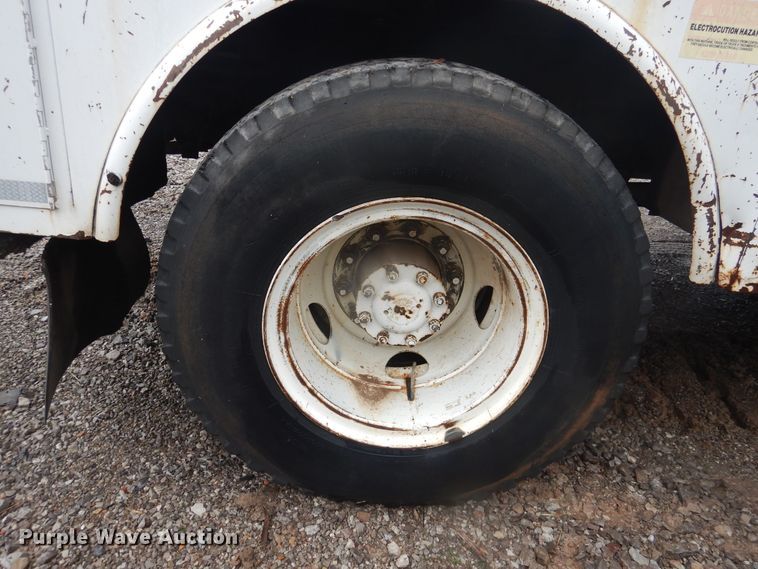 image for item DJ4866 1985 Ford F800  bucket truck