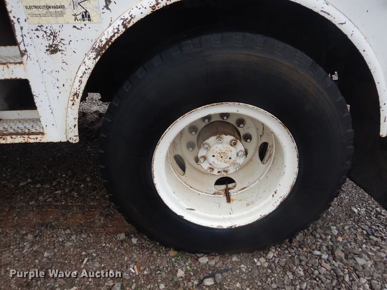 image for item DJ4866 1985 Ford F800  bucket truck