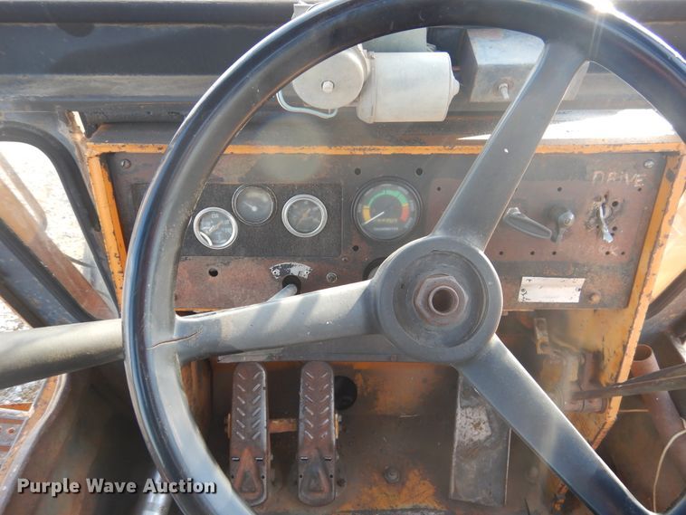 image for item DJ4882 1977 Case 680E  backhoe