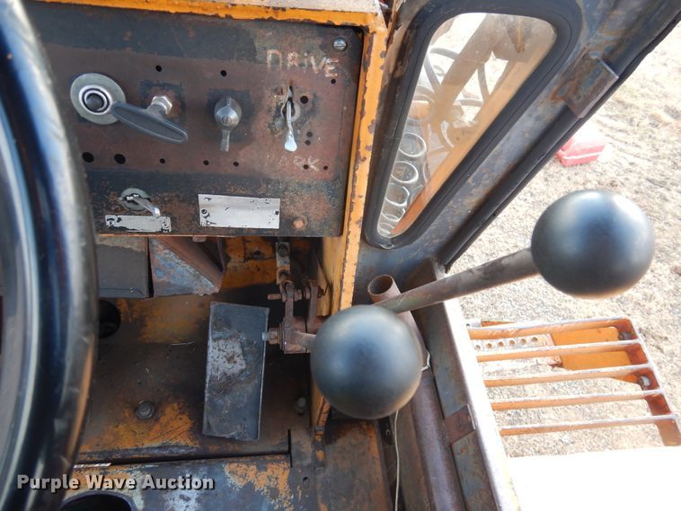 image for item DJ4882 1977 Case 680E  backhoe