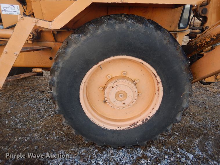 image for item DJ4882 1977 Case 680E  backhoe