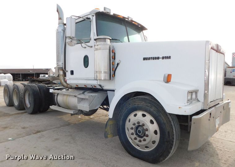 image for item DJ5898 1997 Western Star 4964EX  semi truck