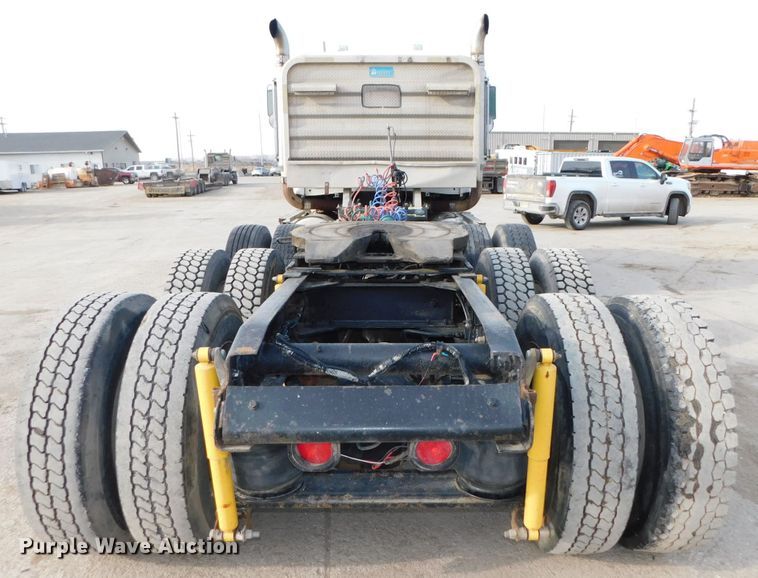 image for item DJ5898 1997 Western Star 4964EX  semi truck