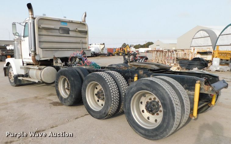 image for item DJ5898 1997 Western Star 4964EX  semi truck