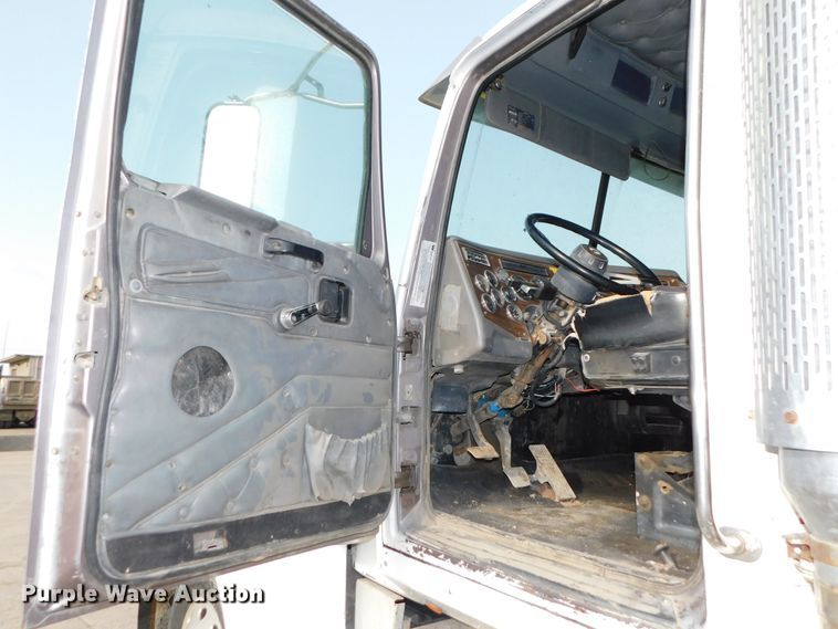 image for item DJ5898 1997 Western Star 4964EX  semi truck