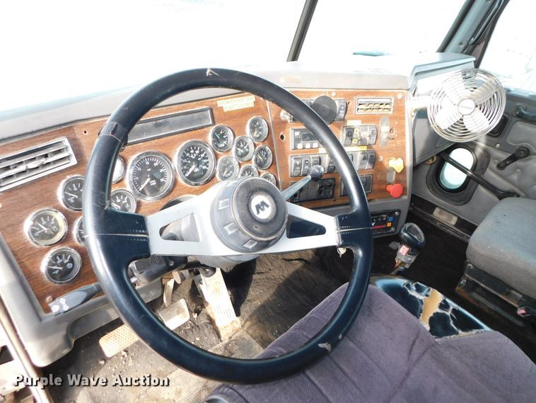 image for item DJ5898 1997 Western Star 4964EX  semi truck