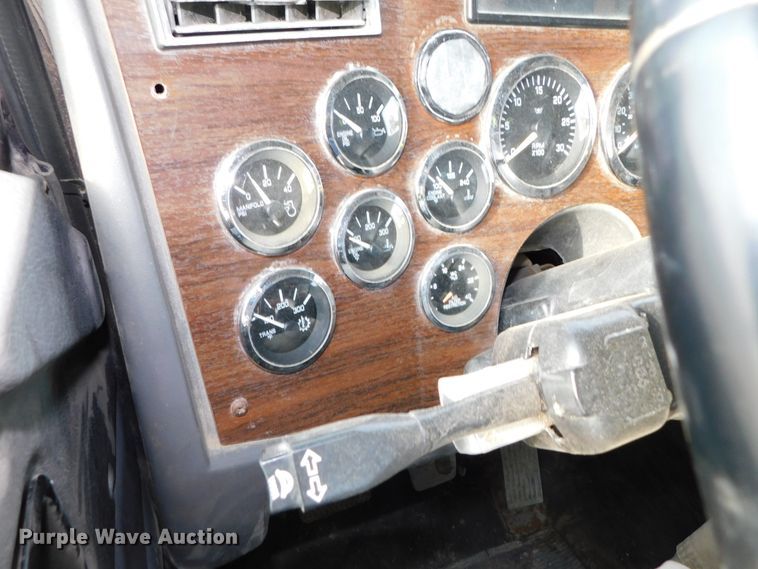 image for item DJ5898 1997 Western Star 4964EX  semi truck