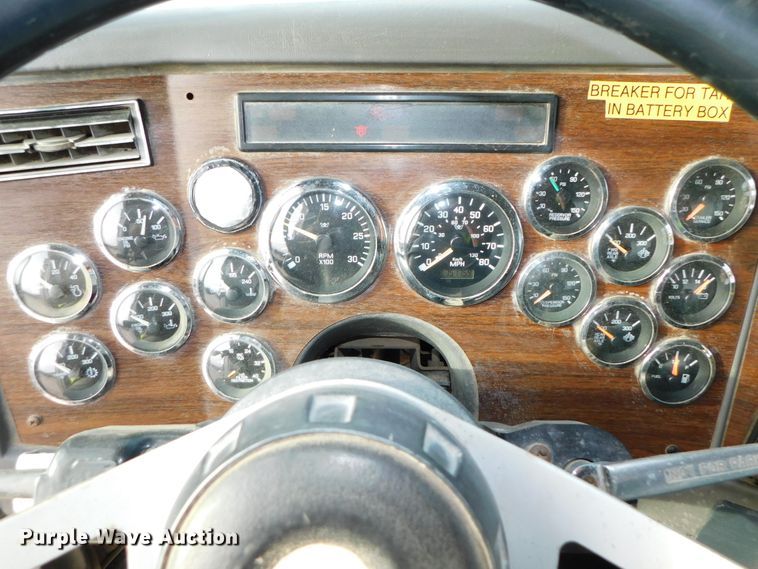 image for item DJ5898 1997 Western Star 4964EX  semi truck