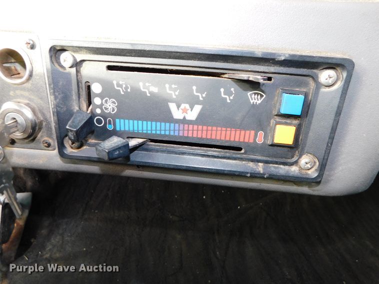 image for item DJ5898 1997 Western Star 4964EX  semi truck