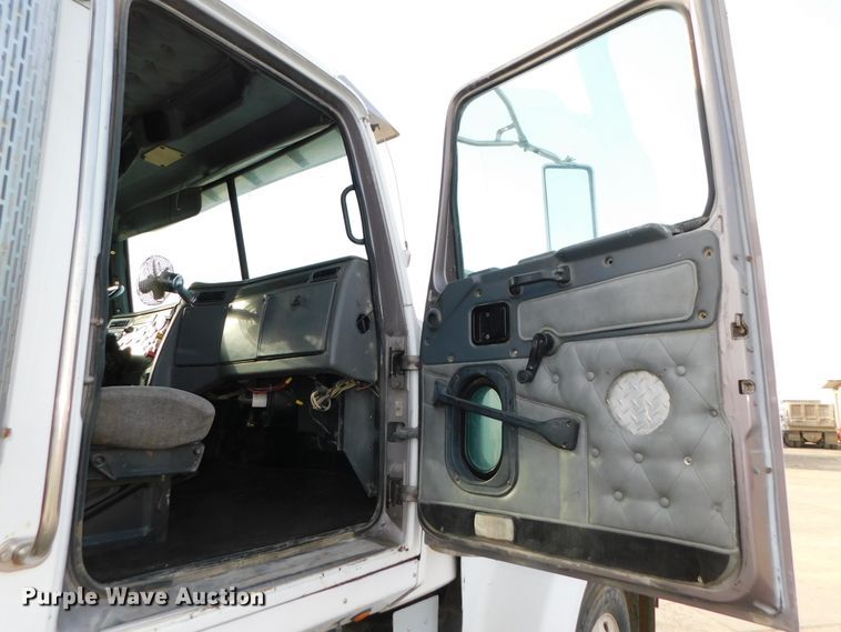 image for item DJ5898 1997 Western Star 4964EX  semi truck