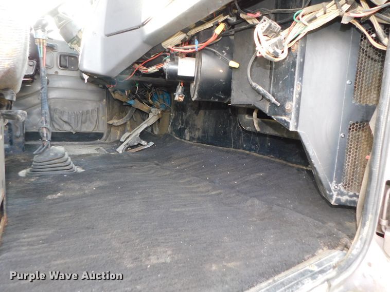 image for item DJ5898 1997 Western Star 4964EX  semi truck