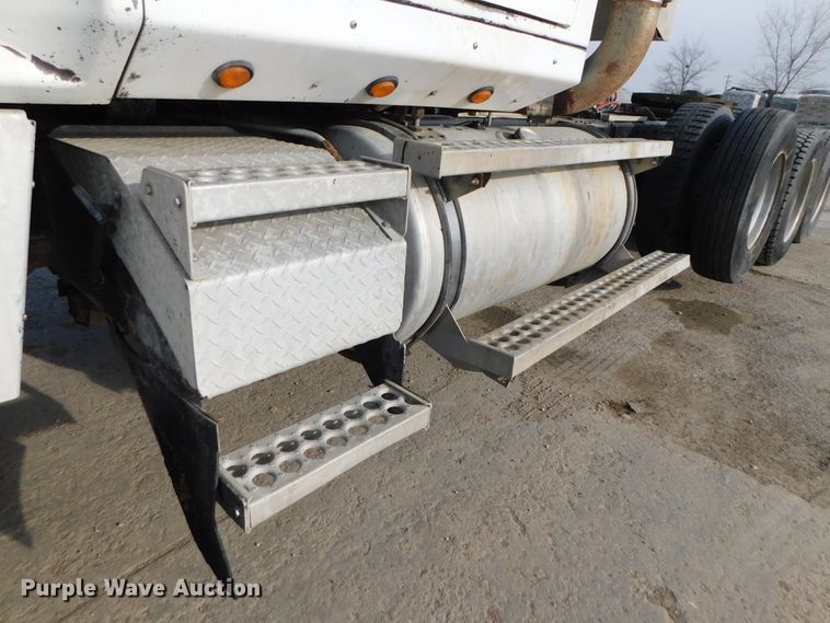 image for item DJ5898 1997 Western Star 4964EX  semi truck