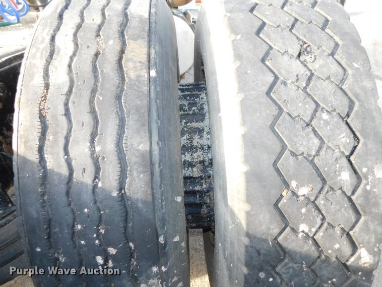 image for item DJ5898 1997 Western Star 4964EX  semi truck