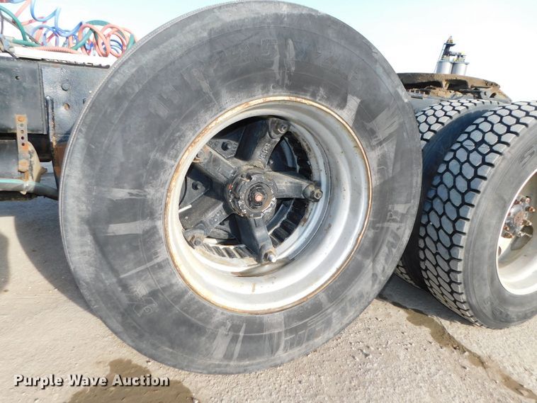 image for item DJ5898 1997 Western Star 4964EX  semi truck