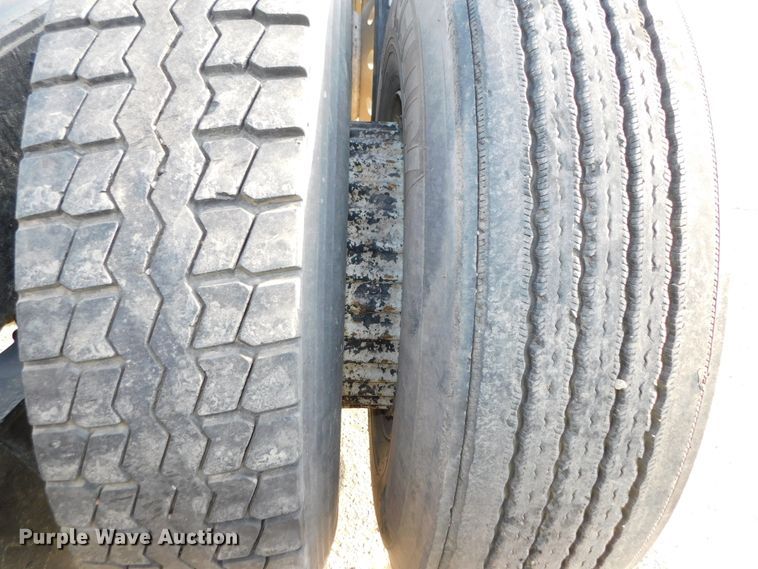 image for item DJ5898 1997 Western Star 4964EX  semi truck