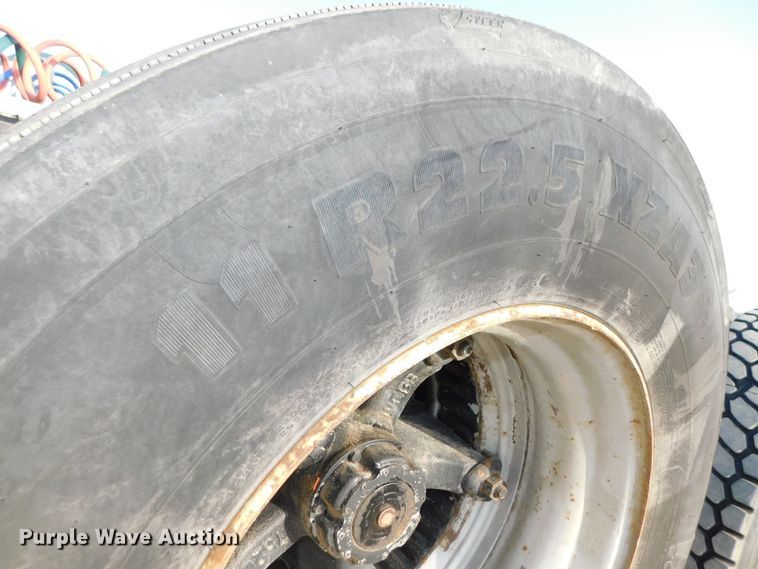 image for item DJ5898 1997 Western Star 4964EX  semi truck