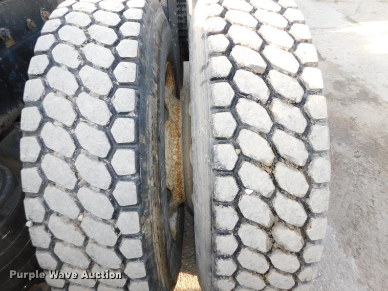 image for item DJ5898 1997 Western Star 4964EX  semi truck